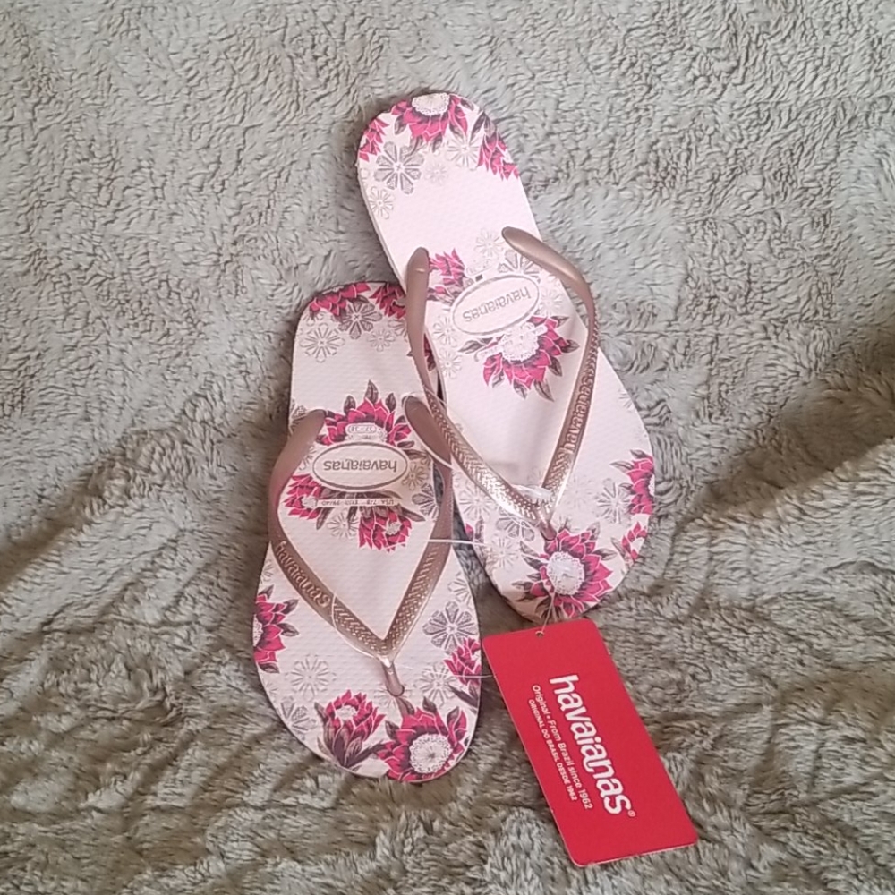 Brand new Havaianas flip flops size 7/8
